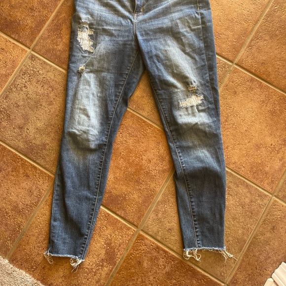 Mossimo high rise jegging size 12/31r with power stretch in guc - Picture 3 of 3